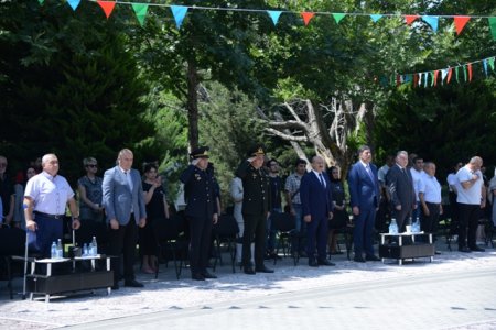Nəsimi rayonunda Vətən müharibəsi Şəhidlərinin ailələrinə, qazilərə və iştirakçılara orden və medalların təqdimetmə mərasimi keçirilib - FOTOLAR