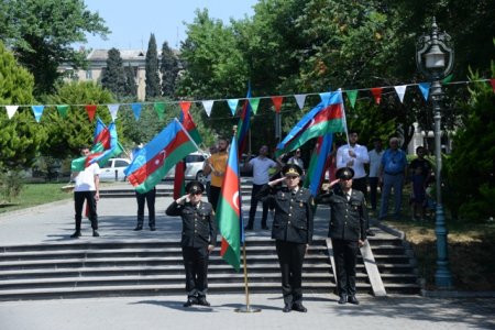 Nəsimi rayonunda Vətən müharibəsi Şəhidlərinin ailələrinə, qazilərə və iştirakçılara orden və medalların təqdimetmə mərasimi keçirilib - FOTOLAR