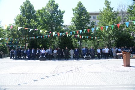 Nəsimi rayonunda Vətən müharibəsi Şəhidlərinin ailələrinə, qazilərə və iştirakçılara orden və medalların təqdimetmə mərasimi keçirilib - FOTOLAR