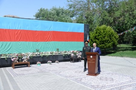 Nəsimi rayonunda Vətən müharibəsi Şəhidlərinin ailələrinə, qazilərə və iştirakçılara orden və medalların təqdimetmə mərasimi keçirilib - FOTOLAR