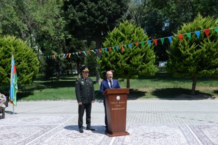 Nəsimi rayonunda Vətən müharibəsi Şəhidlərinin ailələrinə, qazilərə və iştirakçılara orden və medalların təqdimetmə mərasimi keçirilib - FOTOLAR