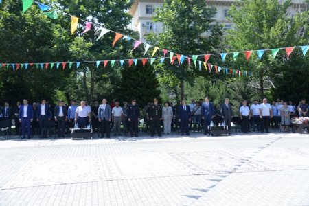 Nəsimi rayonunda Vətən müharibəsi Şəhidlərinin ailələrinə, qazilərə və iştirakçılara orden və medalların təqdimetmə mərasimi keçirilib - FOTOLAR