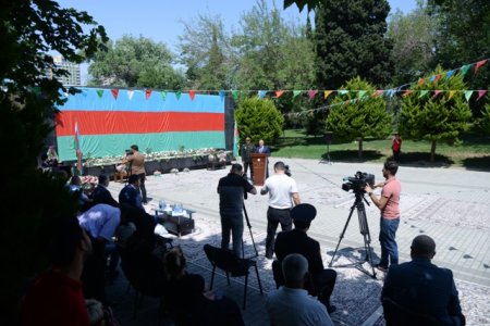 Nəsimi rayonunda Vətən müharibəsi Şəhidlərinin ailələrinə, qazilərə və iştirakçılara orden və medalların təqdimetmə mərasimi keçirilib - FOTOLAR