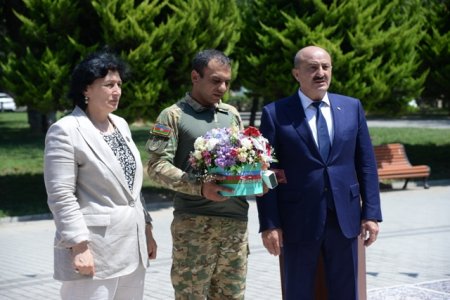 Nəsimi rayonunda Vətən müharibəsi Şəhidlərinin ailələrinə, qazilərə və iştirakçılara orden və medalların təqdimetmə mərasimi keçirilib - FOTOLAR