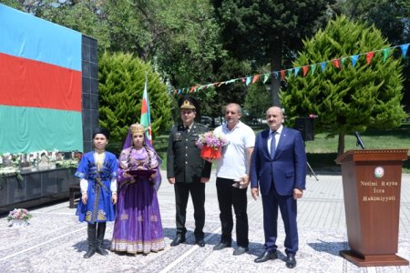 Nəsimi rayonunda Vətən müharibəsi Şəhidlərinin ailələrinə, qazilərə və iştirakçılara orden və medalların təqdimetmə mərasimi keçirilib - FOTOLAR