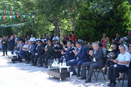 Nəsimi rayonunda Vətən müharibəsi Şəhidlərinin ailələrinə, qazilərə və iştirakçılara orden və medalların təqdimetmə mərasimi keçirilib - FOTOLAR