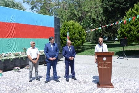 Nəsimi rayonunda Vətən müharibəsi Şəhidlərinin ailələrinə, qazilərə və iştirakçılara orden və medalların təqdimetmə mərasimi keçirilib - FOTOLAR