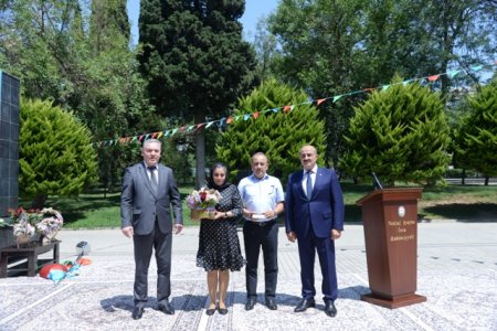 Nəsimi rayonunda Vətən müharibəsi Şəhidlərinin ailələrinə, qazilərə və iştirakçılara orden və medalların təqdimetmə mərasimi keçirilib - FOTOLAR
