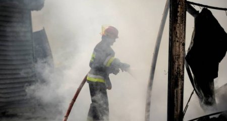 Gəncədə azyaşlı evdə yanaraq ölüb