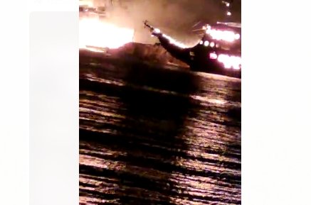 Türkiyədə bir neçə gəmi eyni anda yandırılıb - VİDEO