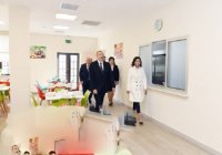 Prezidentin açılışında iştirak etdiyi Şəkidəki uşaq evində DƏHŞƏTLİ MƏNZƏRƏ... - Körpə uşaqlar döşəmədə yatızdırılır və...