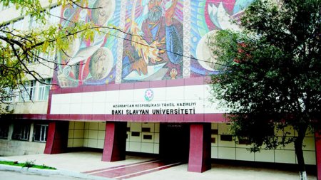 BSU-nun rüşvət almaqda təqsirləndirilən şöbə müdirinin məhkəməsi keçirildi