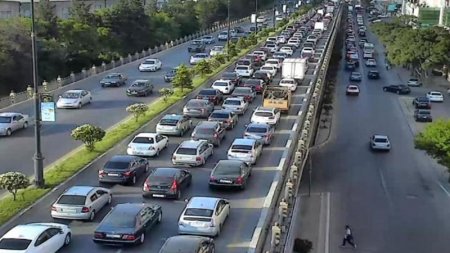 Bəzi küçə və prospektlərdə tıxac var (SİYAHI)