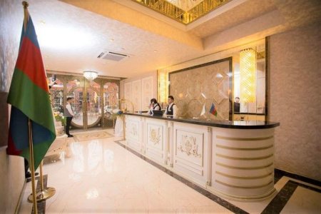 Peyvəndin yalnız bir dozasını vurduranlar hotellərə buraxılacaq? - AÇIQLAMA