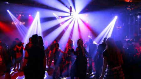 Bakıda gecəyarısı “İnfiniti” klubdan çıxan bacıların başına oyun açdılar - TƏFƏRRÜAT