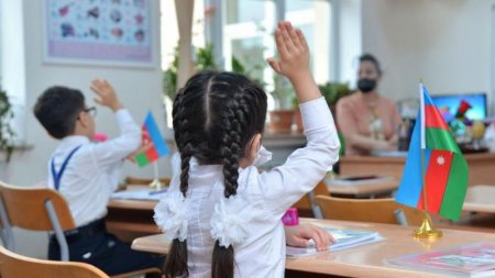 Azərbaycanda məktəblərdə və universitetlərdə əyani dərslərin başlanacağı tarix açıqlandı