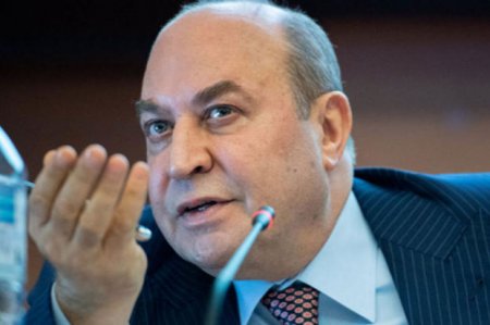 Eldar Həsənov şüşə qəfəsdən çıxarıldı