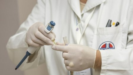 ÜST COVID-19-un mənşəyi ilə bağlı istintaqı yenidən başladır