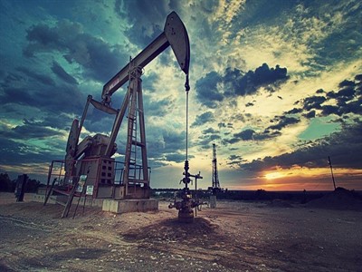 Ekspert: “Neft və təbii qazın qiyməti Azərbaycanın büdcəsini doldurmağa imkan verəcək”