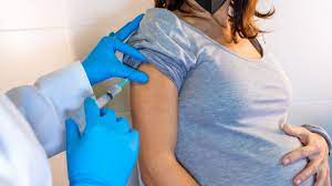 Nazirlik hamilə qadınların vaksinasiyası məsələsinə aydınlıq gətirdi Nazirlik hamilə qadınların vaksinasiyası məsələsinə aydınlıq gətirdi