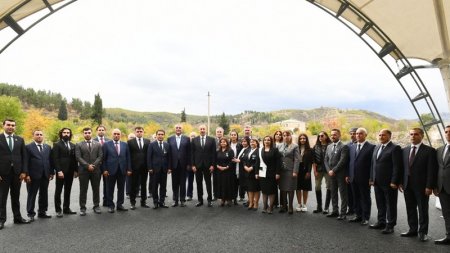 İlham Əliyev və Mehriban Əliyeva Zəngilan ictimaiyyətinin nümayəndələri ilə görüşüb (YENİLƏNİB/FOTO)