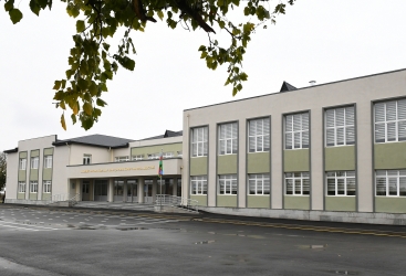 Prezident İlham Əliyev və birinci xanım Mehriban Əliyeva Şamaxıda Çarhan kənd orta məktəbinin yeni binasının açılışında iştirak ediblər Prezident İlham Əliyev və birinci xanım Mehriban Əliyeva Şamaxıda Çarhan kənd orta məktəbinin yeni binasının açılışında iştirak ediblər