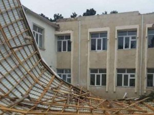 Külək 11 məktəb binasına zərər vurub: dərsə davamiyyət azalıb