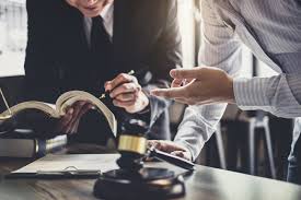 Azərbaycanda vəzifəli şəxslərin məhkəməsi başlayır