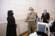 Xaçmazda Vətən müharibəsi iştirakçılarına medalları şəhid anaları təqdim edib
