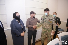 Xaçmazda Vətən müharibəsi iştirakçılarına medalları şəhid anaları təqdim edib