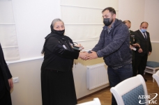 Xaçmazda Vətən müharibəsi iştirakçılarına medalları şəhid anaları təqdim edib