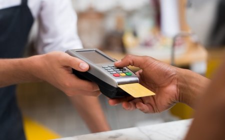 Salyan sakininin bank hesabından pul oğurlandı