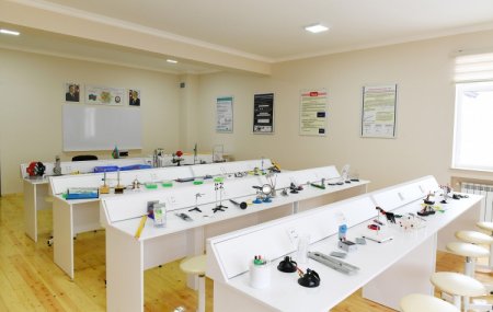 Prezident İlham Əliyev və birinci xanım Mehriban Əliyeva Şamaxıda Çarhan kənd orta məktəbinin yeni binasının açılışında iştirak ediblər