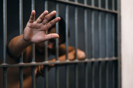 Bəzi məhkumların cəza müddəti azaldılacaq - RƏSMİ