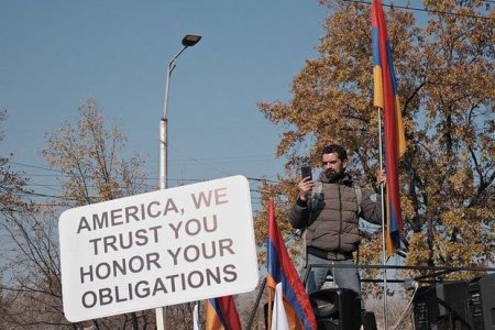 Ermənistanda anti-Rusiya ovqatı: Aviabazanın komandiri etiraz edir