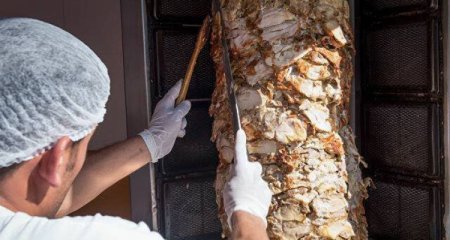 “Keyfiyyətsiz ətləri bazara dönər hazırlayan şirkətlər çıxarırlar” - Eyyub Hüseynov