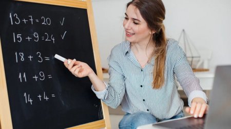 Təhsil işçilərinin əməkhaqları artırıldı