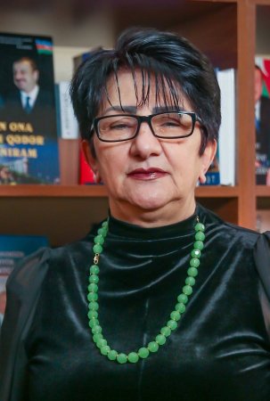 Təhsilə bu qədər yamaq vurmaq olmaz, müəllim, vallah olmaz. Yamaq elə yamaqdır, lap CEYRAN dərisindən olsa da...