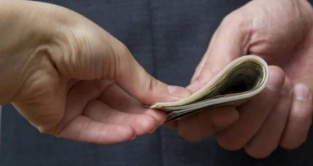 Ali Məhkəmə rüşvətə görə həbs edilən məmurla bağlı qərarı elan edib