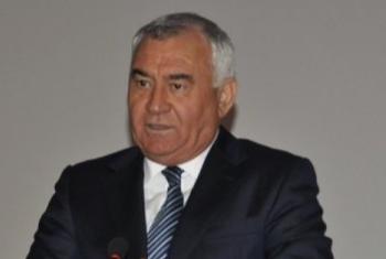 Füzulinin icra başçısı iş istəyən şəhidin qardaşına təpik atdı, anasını isə təhqir etdi... - NARAZILIQ!