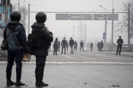 AlLMATIDA MERİYA BİNASI VƏ PROKURORLUQ YANIR - VİDEO (Yenilənib)