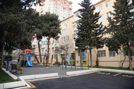 Nəsimi rayonunda növbəti abad həyət sakinlərin istifadəsinə verilib -FOTOLAR