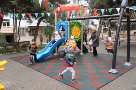 Nəsimi rayonunda növbəti abad həyət sakinlərin istifadəsinə verilib -FOTOLAR