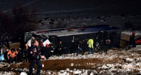 Türkiyədə avtobus aşıb, 28 nəfər yaralanıb