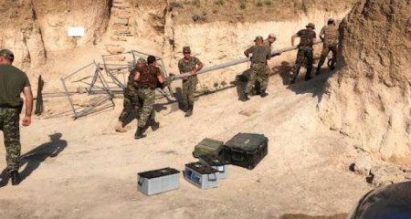 Ermənilər yenə Qarabağda səngər qazırlar - Sülhməramlılar isə onları qoruyur...