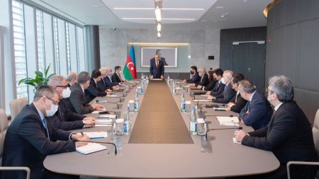 Elnur Əliyev və Rövnəq Abdullayev kollektivə təqdim olundu