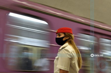 Metroda sərnişin sıxlığı müşahidə edilir