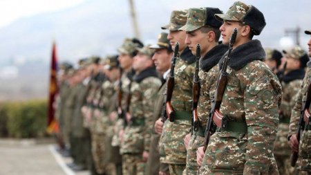 Ermənistanda hərbçi istefaları: Paşinyan ordunu rus casuslarından təmizləyir?