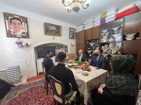 Nəsimi rayonunda Vətən müharibəsi Şəhid ailələri ziyarət olunub, bayram sovqatları çatdırılıb -FOTOLAR