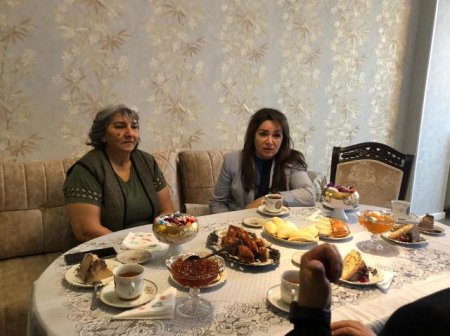 Nəsimi rayonunda Vətən müharibəsi Şəhid ailələri ziyarət olunub, bayram sovqatları çatdırılıb -FOTOLAR